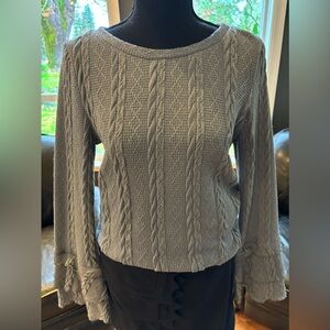 Doe&Rae sweater size Medium